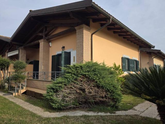 Villa Indipendente in vendita a Stagni di Ostia, Roma Capitale