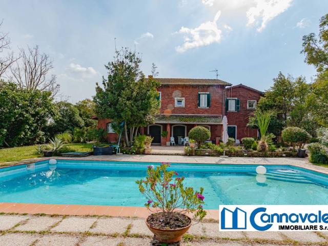 Villa Indipendente in vendita a Municipio Roma X, Roma Capitale