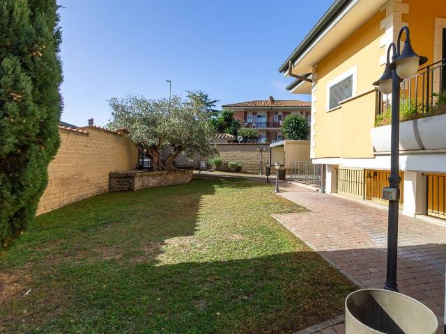 Villa Indipendente in vendita a Monte dell'Ara-Valle Santa, Roma Capitale