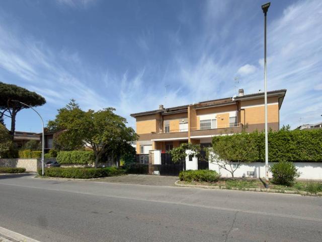 Villa Indipendente in vendita a Axa, Roma Capitale