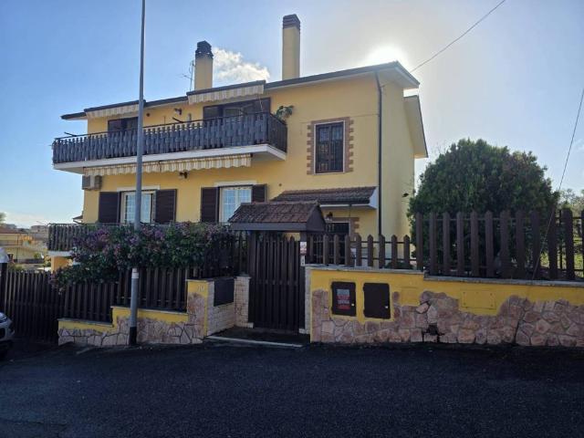 Villa Indipendente in vendita a Prato Fiorito, Roma Capitale