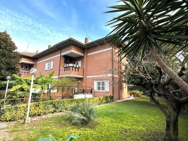 Villa Indipendente in vendita a Municipio Roma X, Roma Capitale