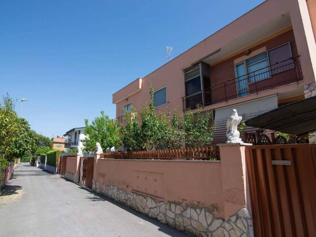 Villa Indipendente in vendita a Stagni di Ostia, Roma Capitale