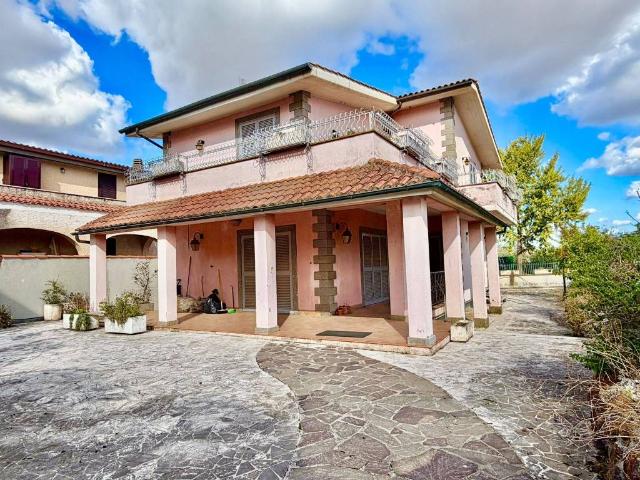 Villa Indipendente in vendita a Municipio Roma VII, Roma Capitale