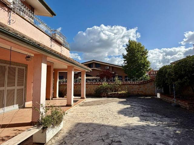 Villa Indipendente in vendita a Municipio Roma VII, Roma Capitale
