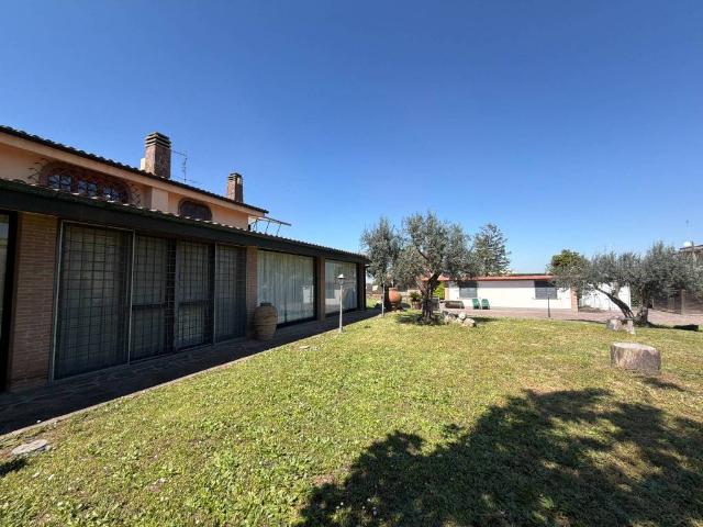 Villa Indipendente in vendita a Giardini Tor di Mezzavia, Roma Capitale