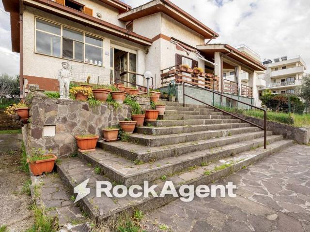 Villa Indipendente in vendita a Casale Prima Porta, Roma Capitale