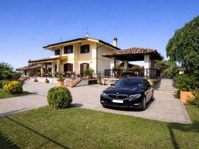 Villa Indipendente in vendita a Finocchio, Roma Capitale