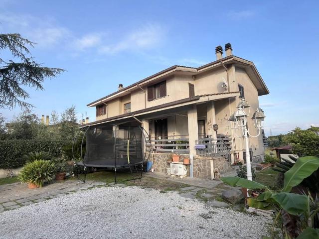 Villa Indipendente in vendita a Roma Capitale, Lazio
