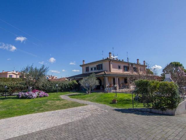 Villa Indipendente in vendita a Mostacciano, Roma Capitale