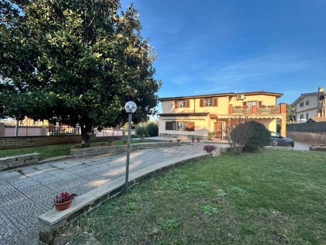 Villa Indipendente in vendita a Monte Migliore, Roma Capitale