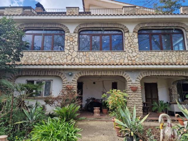 Villa Indipendente in vendita a Casale Prima Porta, Roma Capitale