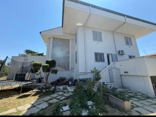 Villa Indipendente in vendita a Madonnetta, Roma Capitale