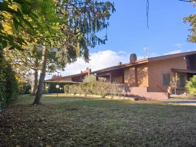 Villa Indipendente in vendita a Municipio Roma VII, Roma Capitale
