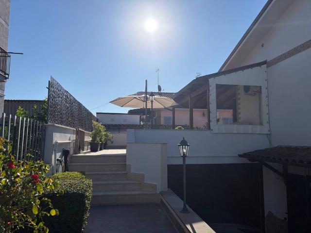 Villa Indipendente in vendita a Centro Giano, Roma