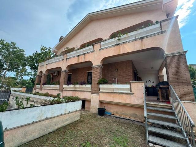 Villa Schiera in vendita a Municipio Roma X, Roma Capitale