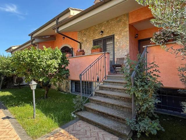 Villa Indipendente in vendita a Pantan Monastero, Roma Capitale