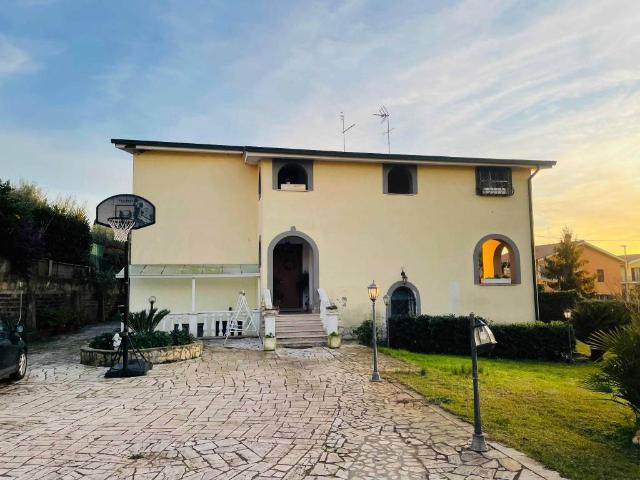 Villa Indipendente in vendita a Spregamore, Roma