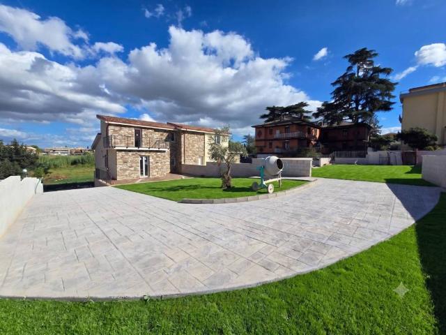 Villa Indipendente in vendita a Municipio Roma VII, Roma Capitale