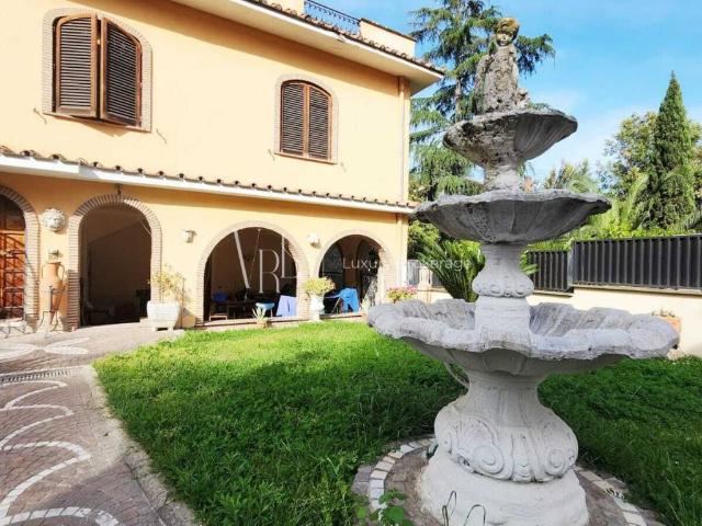 Villa Indipendente in vendita a Municipio Roma VIII, Roma Capitale