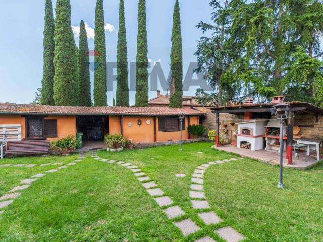 Villa Indipendente in vendita a Monte Migliore, Roma Capitale