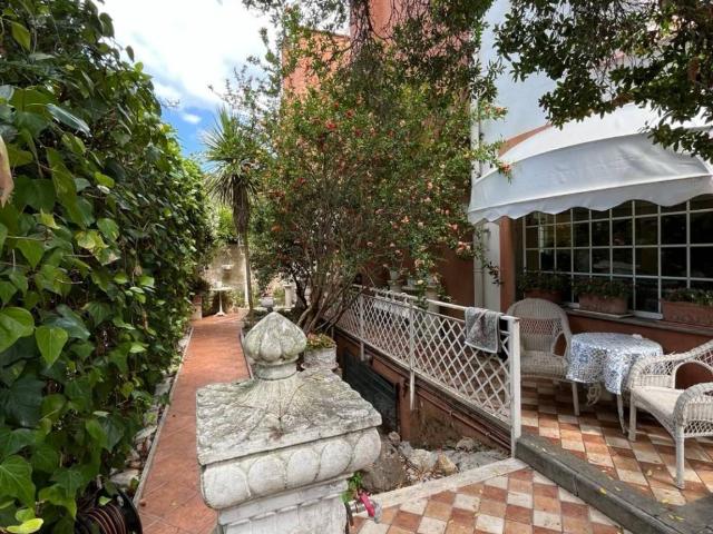 Villa Indipendente in vendita a Axa, Roma Capitale