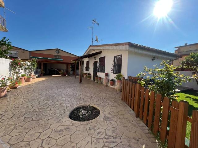 Villa Indipendente in vendita a Villaggio San Francesco, Roma