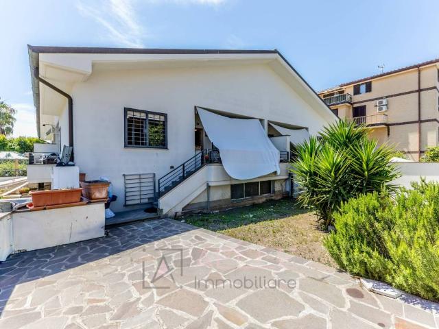 Villa Indipendente in vendita a Municipio Roma X, Roma Capitale