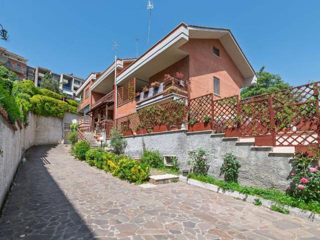 Villa Indipendente in vendita a La Giustiniana, Montecompatri