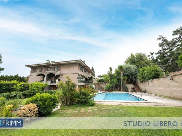 Villa Indipendente in vendita a Mostacciano, Roma Capitale
