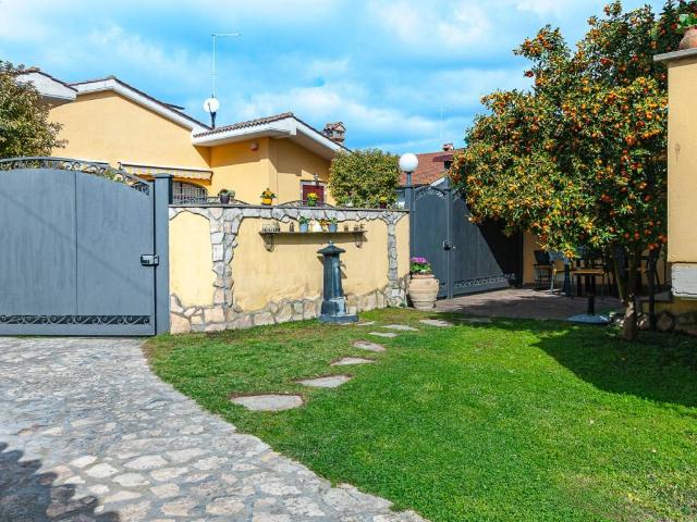 Villa Indipendente in vendita a Municipio Roma X, Roma Capitale