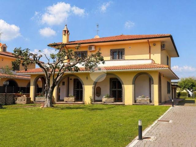 Villa Indipendente in vendita a Municipio Roma VI, Roma Capitale