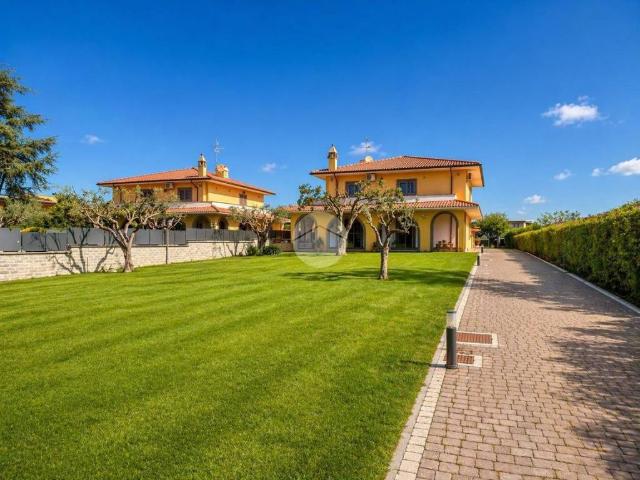 Villa Indipendente in vendita a Municipio Roma VI, Roma Capitale