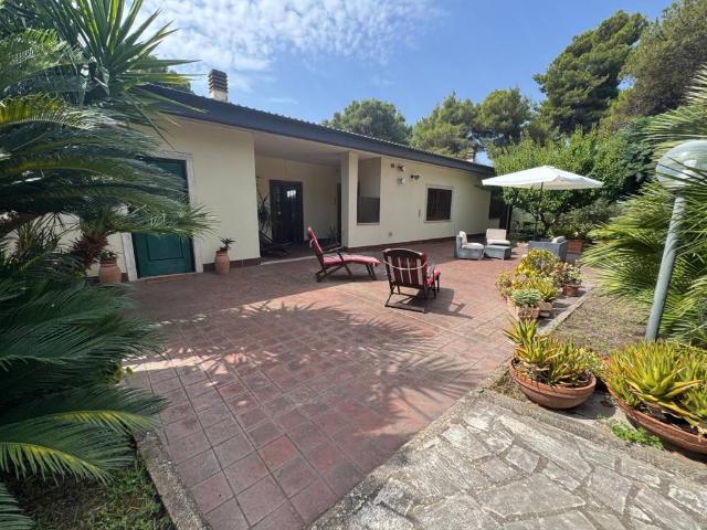 Villa Indipendente in vendita a Fioranello, Roma