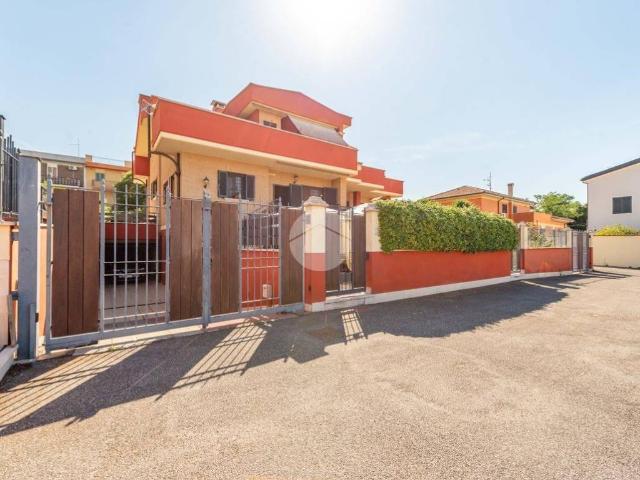Villa Indipendente in vendita a Villa Verde, Roma Capitale