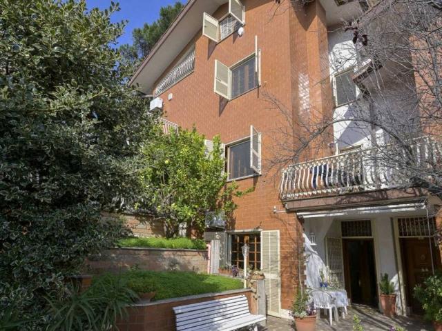 Villa Indipendente in vendita a La Giustiniana, Montecompatri