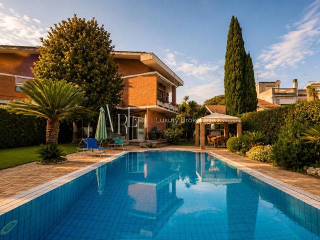 Villa Indipendente in vendita a Municipio Roma X, Roma Capitale