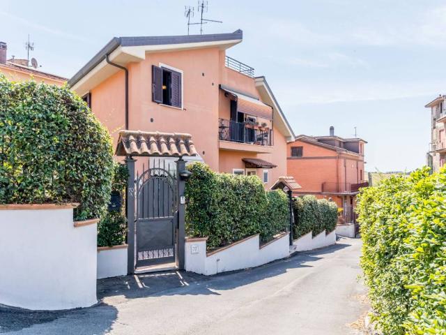 Villa Indipendente in vendita a Settebagni, Montecompatri