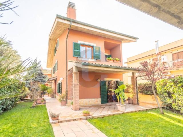 Villa Indipendente in vendita a Municipio Roma VII, Roma Capitale
