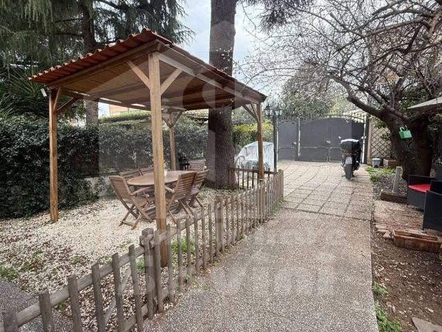 Villa Indipendente in vendita a Municipio Roma IX, Roma Capitale