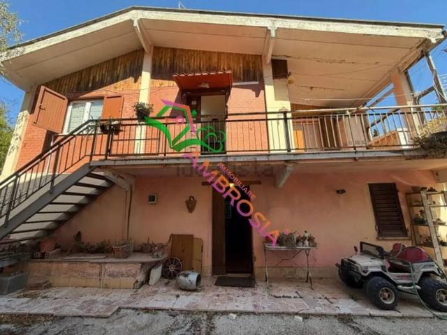 Villa Indipendente in vendita a La Torretta, Roma