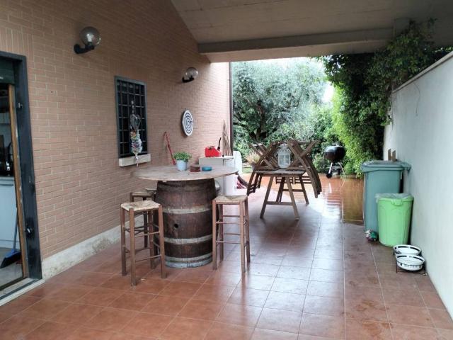 Villa Indipendente in vendita a Municipio Roma IX, Roma Capitale