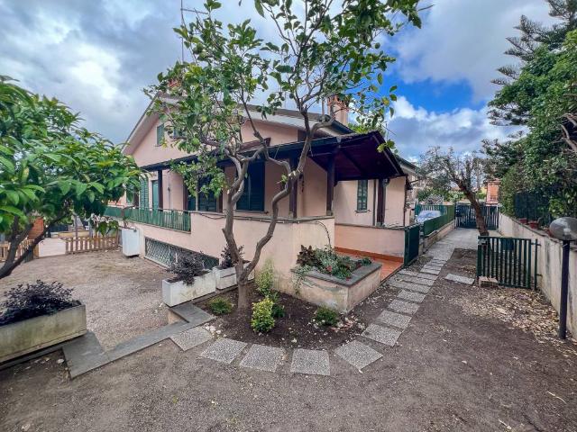 Villa Indipendente in vendita a Madonnetta, Roma Capitale