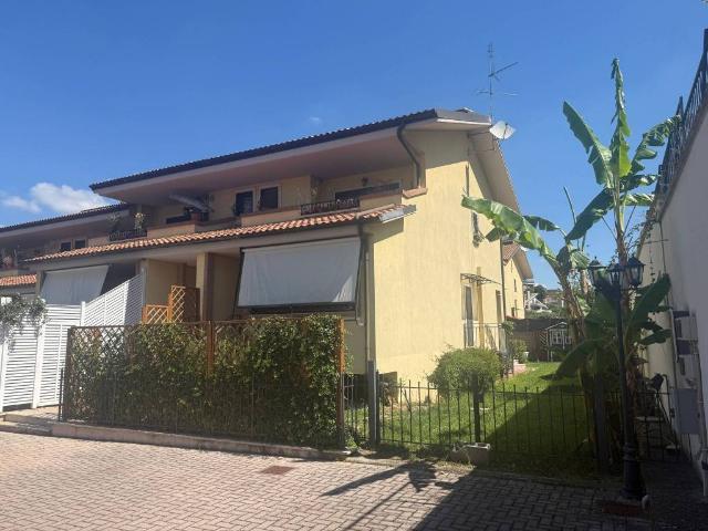 Villa Indipendente in vendita a Pantan Monastero, Roma Capitale