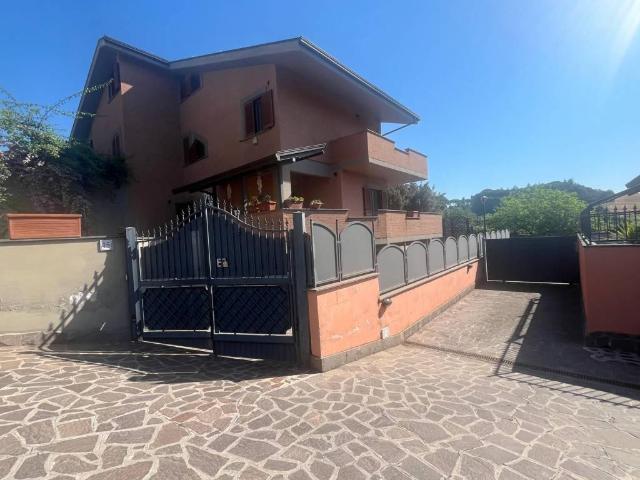 Villa Indipendente in vendita a La Giustiniana, Montecompatri