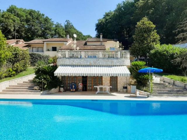 Villa Indipendente in vendita a Castel di Decima, Roma
