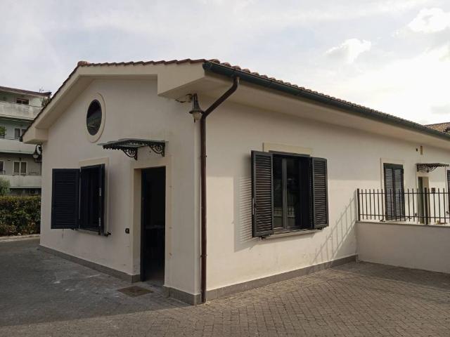 Villa Indipendente in vendita a Municipio Roma VII, Roma Capitale