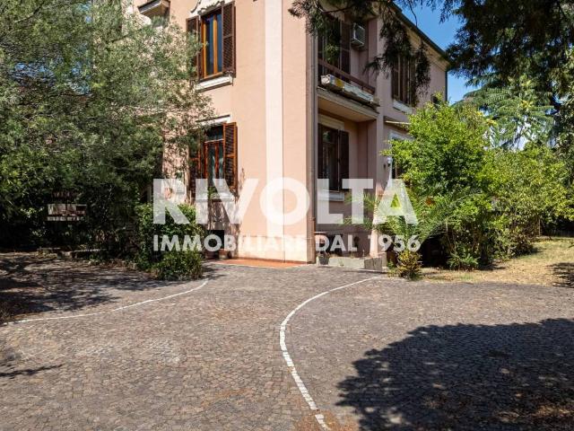 Villa Indipendente in vendita a Municipio Roma III, Roma Capitale