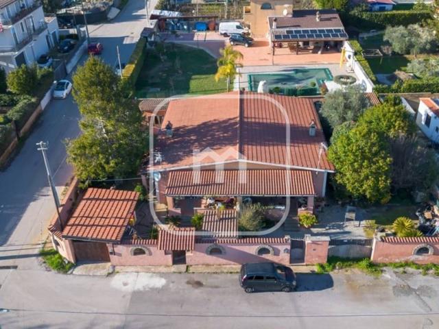 Villa Indipendente in vendita a Valle Castiglione, Roma Capitale