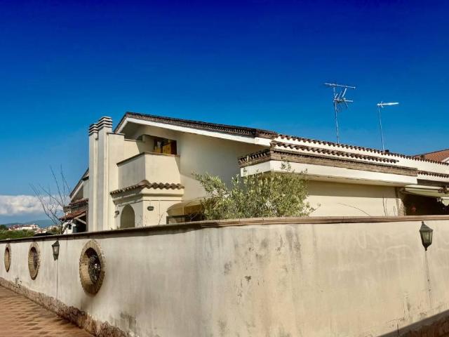 Villa Indipendente in vendita a Colle del Sole, Roma Capitale